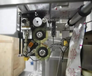 Буцах битүүмжлэх сав баглаа боодлын машины дэлгэрэнгүй - Ribbon Coding Printer